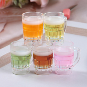 Miniature de chopes à bière en résine rouge vif, échelle 1:12, accessoire de bijouterie DIY pour décoration de coque de téléphone ou porte-clés - Product Image 4