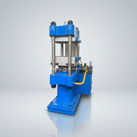 Presse de vulcanisation de caoutchouc entièrement isolée avec moteur, pompe, contrôle automatique PLC, type quatre colonnes, pression précise, anti-vibration
