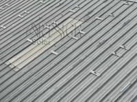 Enseigne d'art Système de montage sur toit solaire Grossiste OEM Mini rail en aluminium personnalisé Système de montage sans rail sur toit en pente