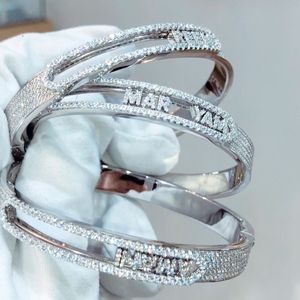 <span class=keywords><strong>Bracciale</strong></span> rigido personalizzabile con <span class=keywords><strong>nome</strong></span>, stile Iced Out Bling, con charm scorrevole a 26 lettere dell'alfabeto, micro pavé di zirconi 5A - Product Image 1