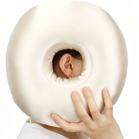 Oreiller matelassé en satin avec trou pour l'oreille, garnissage polyester/coton, facile d'entretien, protège les oreilles de la pression, pour hôtel et usage domestique