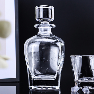 Bouteille en verre vide <span class=keywords><strong>de</strong></span> 680 ml au design moderne et élégant <span class=keywords><strong>avec</strong></span> tête <span class=keywords><strong>de</strong></span> <span class=keywords><strong>cerf</strong></span> en métal pour parfum, vin, vodka, spiritueux, brandy, tequila - Product Image 2