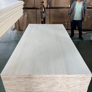 Planche de peuplier massif blanchie, collée sur le bords, blanc pur, bois propre pour la fabrication de bobines de fil, de canettes et d'accessoires textiles - Product Image 3