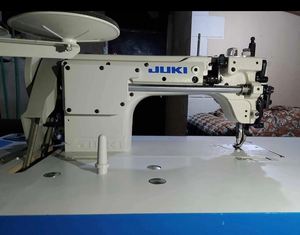 JUKIS <span class=keywords><strong>DU</strong></span> <span class=keywords><strong>1181N</strong></span> Machine à point noué à alimentation supérieure et inférieure avec crochet à double capacité - Product Image 1