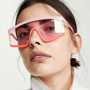 Gafas de Sol Personalizadas con Logotipo, Modernas, para Hombre y Mujer, Montura Grande, Parte Superior Plana, Color Rojo, Protección UV400, Gafas de Sol Extra Grandes de una Pieza para Mujer - Product Image 1