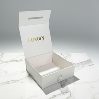 Boîte cadeau magnétique en carton personnalisée avec logo, poignée, pelliculage mat et gaufrage pour chaussettes – Vente en gros, populaire et de haute qualité