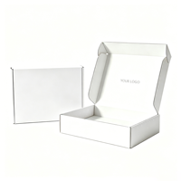 Boîte d'expédition personnalisée avec logo, pelliculage mat et gaufrage, en carton ondulé recyclé, avec doublure en mousse