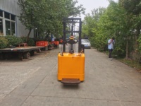 Chariot élévateur électrique 24V 210Ah au lithium fer phosphate, 1-2 tonnes, autoportant, pour la logistique d'entrepôt