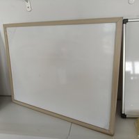 Tableau blanc magnétique mural effaçable à sec avec cadre en bois et en métal, personnalisable avec votre marque, pour une utilisation en classe et au bureau