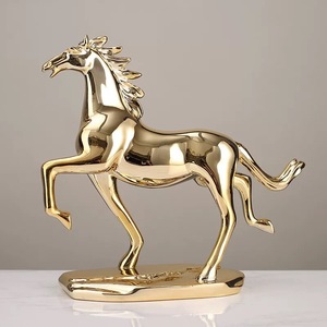 Estatua de <span class=keywords><strong>caballo</strong></span> de oro árabe personalizada al por mayor, escultura de resina 3D para decoración del hogar, adorno animal elegante para - Product Image 3