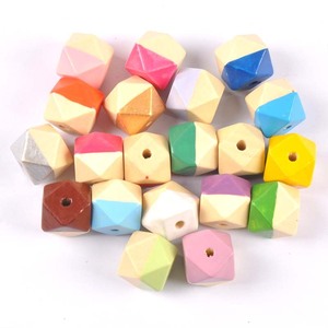 Naturel inachevé en bois <span class=keywords><strong>hexagone</strong></span> <span class=keywords><strong>géométrie</strong></span> couleur lâche entretoise perles accessoires fabrication de bijoux polygone mâcher perle artisanat ensemble bricolage - Product Image 4