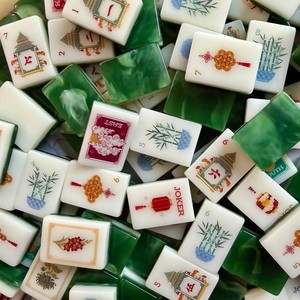 Mahjong Americano Profesional de 160 Fichas con Matriz de Resina con Diseño de Esmeralda en Espiral y Laminación Tectónica de 4 Niveles - Product Image 4