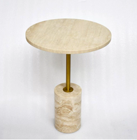 Table d'appoint moderne en travertin style crème nordique, table basse d'angle de luxe léger, table de chevet design pour salon et petit salon.