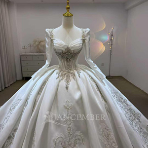 Robe de mariée en satin Lsjj125 à manches longues, avec appliques de dentelle perlées et traîne, Jancember - Product Image 2