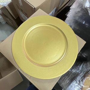 Assiettes de présentation rondes dorées de 13 pouces en plastique rigide pour décoration de mariage - Product Image 1