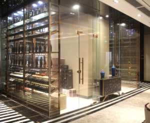 Cave à <span class=keywords><strong>vin</strong></span> moderne écologique en verre pour hall d'hôtel de luxe, étagère à <span class=keywords><strong>vin</strong></span> décorative en acier inoxydable doré de Foshan - Product Image 2