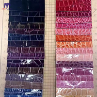 Rouleau anti-moisissure en cuir PVC gaufré à motif de crocodile bon marché pour la boxe emballage sacs à main rideaux d'ameublement