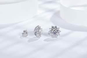 Pendientes de Plata con Moissanita Blanca VVS1, Redondos de 5mm, 0.5ct, Modernos - Product Image 4