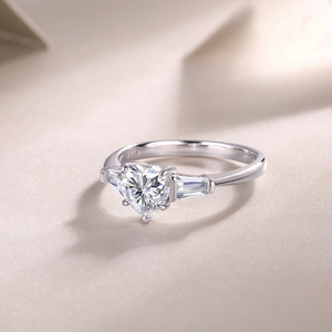 Prix de gros usine Bague Moissanite Cœur 1 carat pour Femme, Bagues à Trois Pierres <span class=keywords><strong>en</strong></span> <span class=keywords><strong>Argent</strong></span> Sterling 925, Bagues <span class=keywords><strong>en</strong></span> Pierres Précieuses Fines - Product Image 6