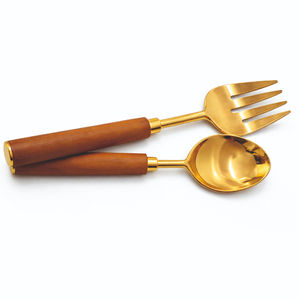 Juego de Servidores de Ensalada Clásicos Dorados, Cuchara y Tenedor de Acero Inoxidable, Mango de Madera de Acacia Hecho a Mano, Utensilios Modernos de Lujo - Product Image 1