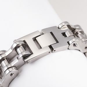 Cadena de Motocicleta Resistente para Hombre, Brazalete de Cadena de Bicicleta de Acero Inoxidable Color Plata Pulido, Joyería Masculina de Moda - Product Image 4