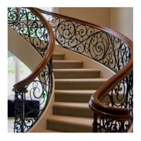 Escalier en arc en acier et bois avec balustrade en verre trempé et structure en acier inoxydable, sûr, durable et écologique