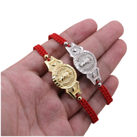 Bracelet en fil tressé fait main multicolore plaqué or 18 carats avec motif géométrique et icône religieuse Vierge Marie, idéal pour les occasions festives