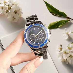 Reloj de Lujo para Hombre con Caja de Aleación de 40 mm, Esfera con Diseño de Dibujos Animados y Correa de Silicona/Cocodrilo - Product Image 4