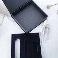 Boîtes cadeaux rigides magnétiques noires personnalisées avec insert en mousse EVA sur mesure pour l'emballage de sérum de soin de la peau et de coffrets beauté