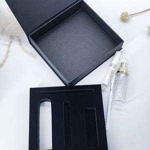 Boîtes cadeaux rigides magnétiques noires personnalisées avec insert en mousse EVA sur mesure pour l'emballage de sérum de soin de la peau et de coffrets beauté - Product Image 4