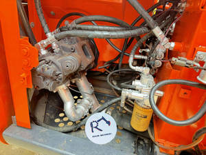 Mini-excavatrice Hitachi ZX70U d'occasion, moteur Cummins d'origine japonaise, type chenille, modèle 2024, machine multifonctionnelle à moteur central - Product Image 6