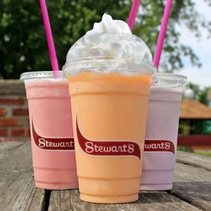 Gobelets en plastique transparent PET personnalisés avec logo estampé or, diamètre 98 mm, 12 oz, 16 oz, 20 oz, 24 oz, pour usage à emporter - Product Image 2