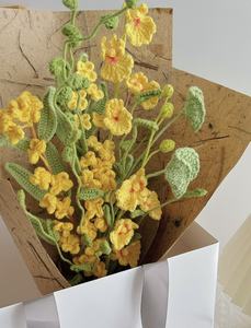 Bouquet de fleurs en crochet en polyester doux fait main - Design fini pour mariages, Noël et la Saint-Valentin, sacs inclus - Product Image 3