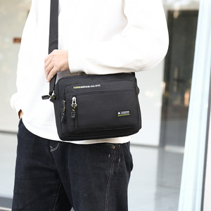 Sac messager pour hommes, Style Cool et nostalgique, grande capacité, en tissu Oxford, sac à bandoulière léger pour un usage quotidien - Product Image 1