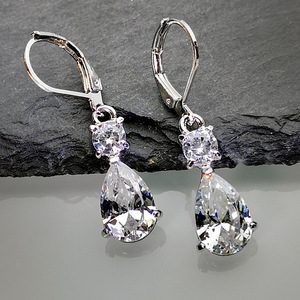 Eleganti Orecchini Pendenti a Goccia con Zirconi per Donne, Colore Argento, Gioielli per Orecchie Scintillanti e alla Moda - Product Image 1