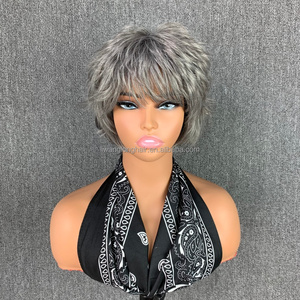 Perruque synthétique courte <span class=keywords><strong>coupe</strong></span> pixie gris argenté, aspect naturel, lisse et soyeuse, avec franges volumineuses pour <span class=keywords><strong>femme</strong></span>, usage quotidien - Product Image 1