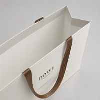 Sac en papier de luxe pour petits bijoux avec poignée en ruban, logo personnalisé en relief, emballage cadeau pour bagues, colliers, bracelets, boutique