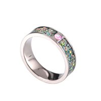 Bague de mariage en titane poli plat argenté de 8 mm de Gentdes Jewelry avec incrustation d'opale concassée