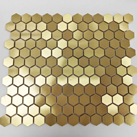 Mosaïque murale en céramique blanche, motif floral simple, en métal mat brossé, hexagone doré de luxe, faite à la main