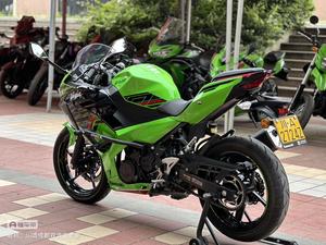 <span class=keywords><strong>Kawasaki</strong></span> <span class=keywords><strong>Ninja</strong></span> <span class=keywords><strong>400</strong></span> KRT Edition <span class=keywords><strong>2023</strong></span> d'occasion, faible kilométrage, 399cc, moto tout-terrain - Product Image 1