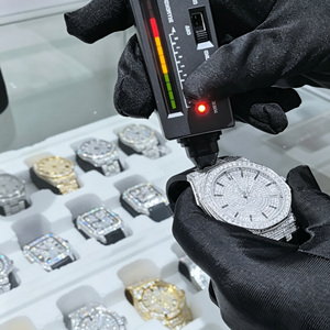 Reloj Moissanite con Incrustaciones de Diamantes, Mecánico MIYOTA 9015, Reloj Completamente Incrustado de Moissanite, Unisex, Logotipo Personalizado - Product Image 2