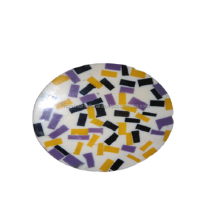 Dessous de verre en résine de forme ronde de conception indienne faite à la main - Product Image 1