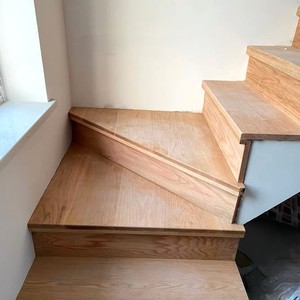 Marches et contremarches d'<span class=keywords><strong>escalier</strong></span> intérieures modernes en chêne rouge massif, revêtement de sol en bois pour appartement - Product Image 1