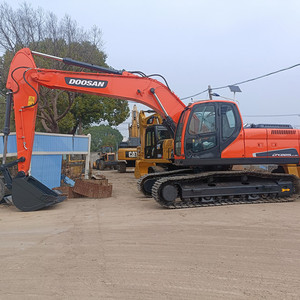 Excavatrice DOOSAN DX225LC-9C d'occasion de 22 tonnes, pompe hydraulique Doosan, capacité de la benne de 1,05 m, puissance de 108 W, soupape KYB, faible nombre d'heures, 90 % NEUF - Product Image 3