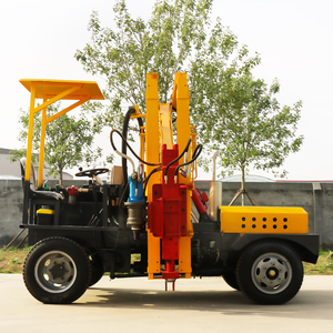 Belediye karayolu inşaatı dizel hidrolik mobil çok fonksiyonlu verimli ekipman küçük dört tekerlekli korkuluk kazık sürücü - Product Image 1