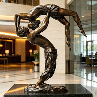 Sculpture en bronze coulé de style classique réaliste sur mesure pour galerie d'art 	 Statuette de couple dansant