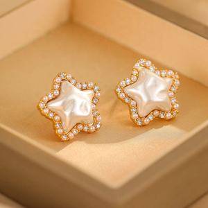 ต่างหูมุกประดับเพนทาแกรมเพชรซิคอนแบบฝังละเอียด ดีไซน์ทันสมัย หรูหราเบาๆ ชุบทองแดงเคลือบทอง สำหรับผู้หญิง ของขวัญสุดพิเศษที่สะท้อนบุคลิกภาพ - Product Image 1