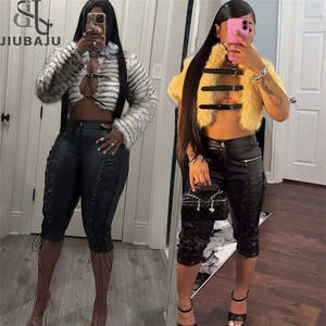 أزياء عصرية: طقم نسائي من قطعتين يتكون من معطف قصير مجوف من الفرو وسترة كارديجان بياقة + شورت من الجلد الصناعي - Product Image 2