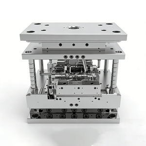 Molde de inyección de alta precisión y calidad para faros delanteros con sistema de canales calientes, molde de plástico personalizado profesional. - Product Image 1