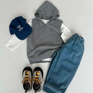 ชุดเสื้อกั๊กและกางเกงยีนส์ผ้าฝ้ายสำหรับเด็กเสื้อยืดแขนยาวสีขาวพร้อมกระเป๋าสุนัขมีฮู้ดสีเทาและกางเกงยีนส์สีฟ้า - Product Image 4